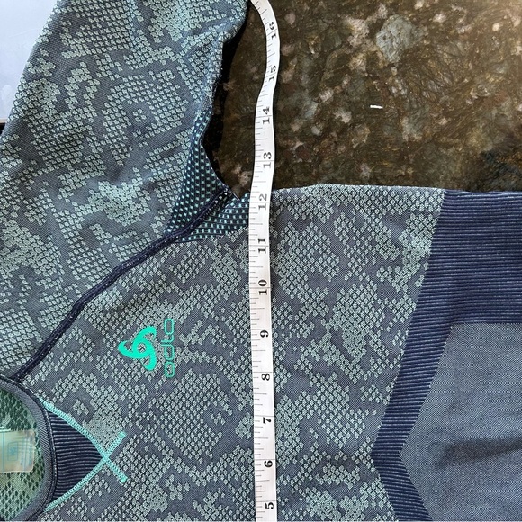 Odlo Blackcomb Evolution Base Layer moisture wicking. Ventilation. Outdoor. EUC - Picture 9 of 10